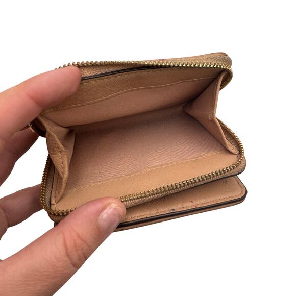 Tory Burch Kira Chevron Bi-Fold Bi-Fold Wallet - Picture 8 of 8